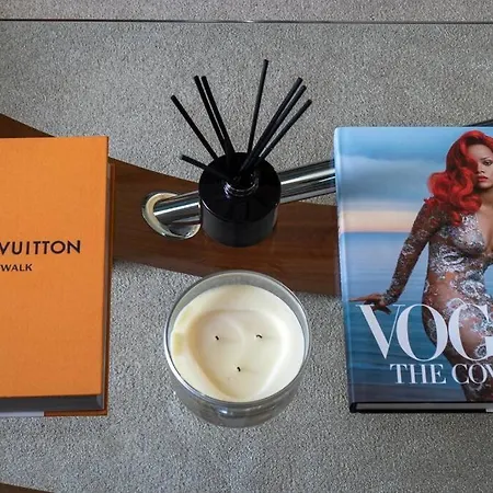 Montpellier Apartment- The Heart Of Town Centre- One Minute Walk From The Famous Betty's Tea Extremely Quiet Entire With Homely Living Huge Tv And Sound Bar With A Huge Comfy Super King Size Beds Sleeps Four Appartement Harrogate